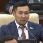 Депутат объяснил, зачем поздравил маму на заседании Мажилиса
