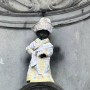 "Писающий мальчик" в Брюсселе снова примерил казахский чапан