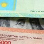 Курс доллара упал ниже 500 тенге