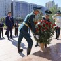 Государственный советник возложил цветы к памятнику Бауыржана Момышұлы