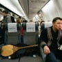 SCAT не пропустил известного музыканта в самолет с домброй