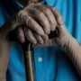 90-летнего пенсионера удерживали дома и связывали руки и ноги скотчем в Атырауской области