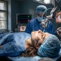 Казахстанка едва не ослепла после операции по смене цвета глаз