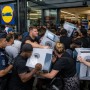 Очереди, драки и полиция: во Франции ажиотаж из-за кондиционеров