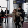 Пьяный дебош в аэропорту Астаны: пассажирку сняли с рейса и увезли в изолятор
