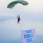 Парашютист спрыгнул с самолета прямо к избирательному участку в Алматинской области