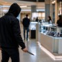 Вооруженный ножом юноша напугал продавцов в ТРЦ Астаны