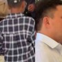 Многодетная мать на коленях попросила акима Шымкента предоставить ей жильё
