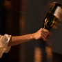 Женщина ударила бутылкой незнакомку из-за оскорбления внешности