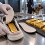 Золото на 182 млн тенге спрятали под стельками обуви при попытке вывезти в Китай
