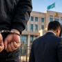 Акима Каракиянского района и спортивного функционера отправили под стражу
