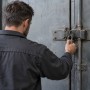 Биохимик шесть лет держал семью в плену ради научных исследований